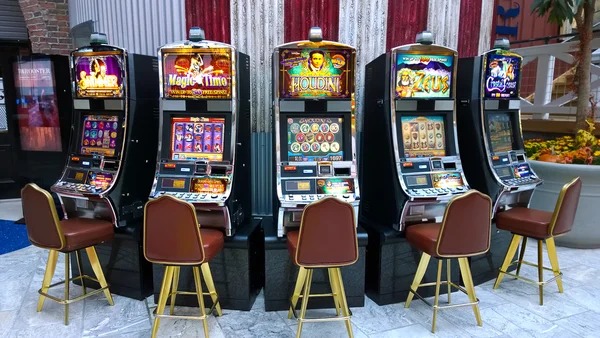 Fitur bonus Wolf Gold menampilkan pengganda pembayaran dan simulasi putaran gratis di layar mobile